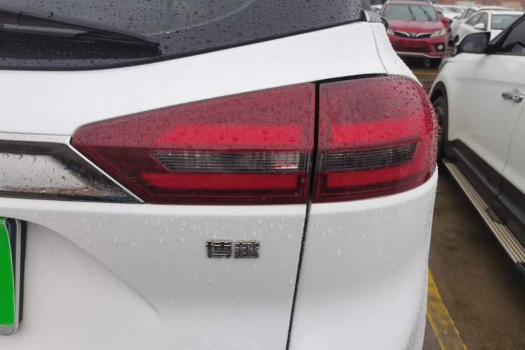 Used Geely Auto Emgrand X7 Sport 2018 1.8TD Automatic Two-Wheel Drive Smart Connect 4G Internet Edition Right Rear Taillight
