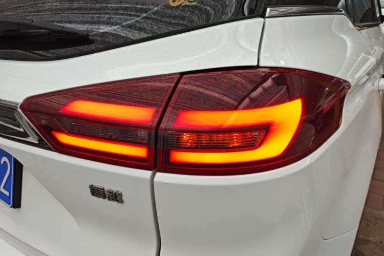Used Geely Auto Emgrand X7 Sport 2018 2.0L Manual Two-Wheel Drive Zhiya Version Right Rear Taillight