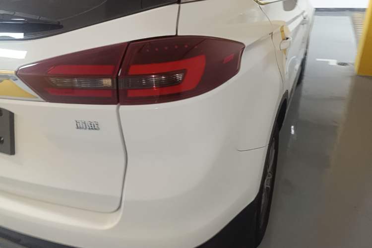 Used Geely Auto Emgrand X7 Sport 2018 1.8TD Automatic Two-Wheel Drive Zhiya Model Right Rear Taillight