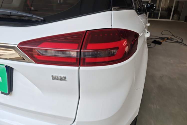 Used Geely Auto Emgrand X7 Sport 2018 1.8TD Automatic All-Wheel-Drive ZhiZun Model with 4G Connectivity Right Rear Taillight