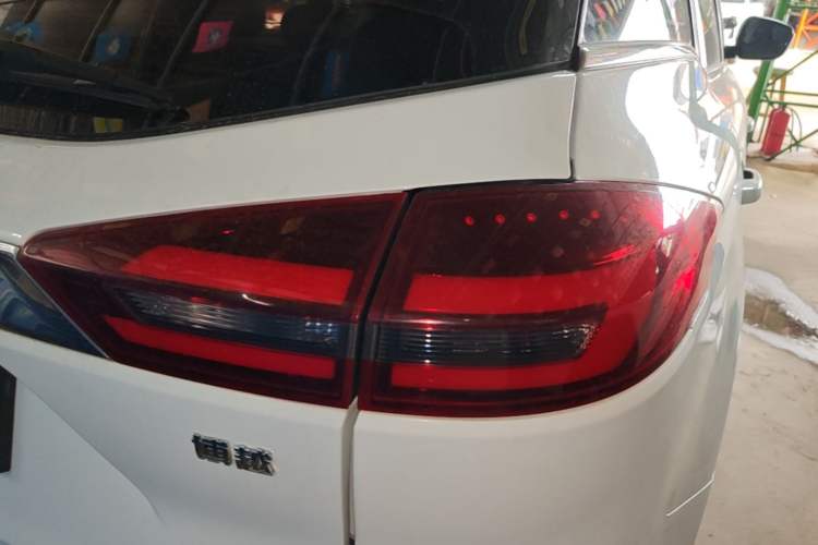 Used Geely Auto Emgrand X7 Sport 2018 1.8TD Automatic Two-Wheel Drive Smart Connect 4G Internet Edition Right Rear Taillight
