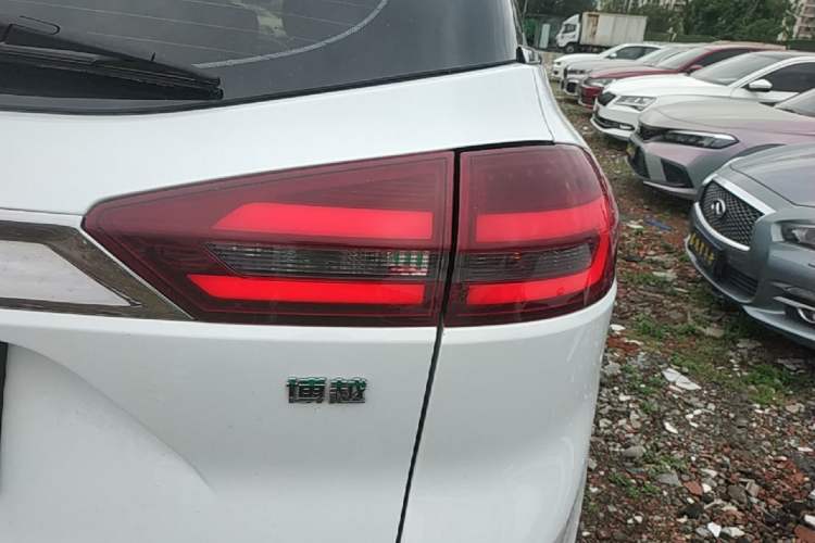 Used Geely Auto Emgrand X7 Sport 2018 1.8TD Automatic Two-Wheel Drive Smart Connect 4G Internet Edition Right Rear Taillight