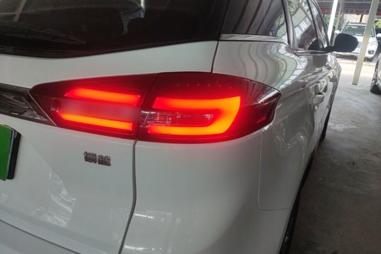Used Geely Auto Emgrand X7 Sport 2018 1.8TD Automatic Two-Wheel Drive Smart Connect 4G Internet Edition Right Rear Taillight