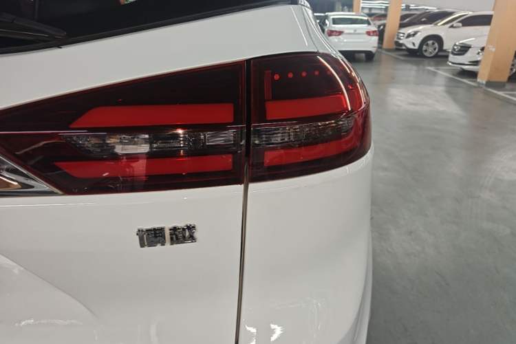 Used Geely Auto Emgrand X7 Sport 2018 1.8TD Automatic Two-Wheel Drive Smart 4G Connected Version Right Rear Taillight