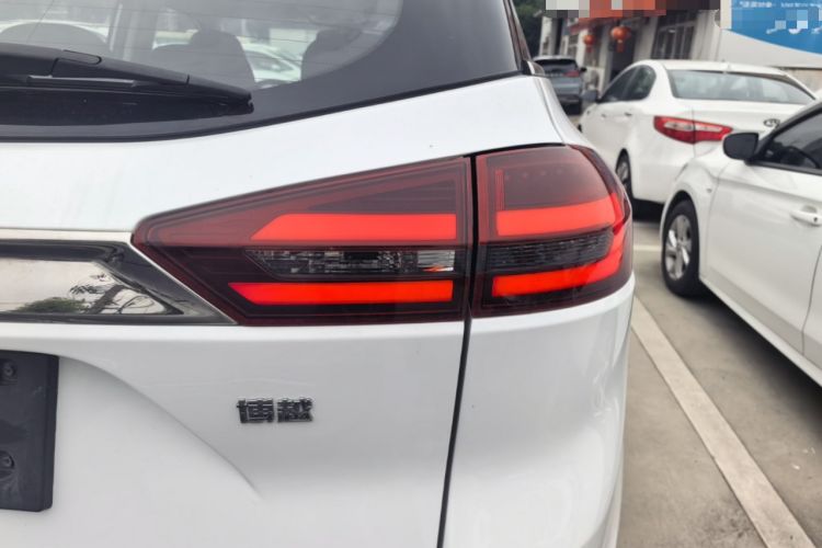 Used Geely Auto Emgrand X7 Sport 2018 1.8TD Automatic Two-Wheel Drive Smart Connect 4G Internet Edition Right Rear Taillight