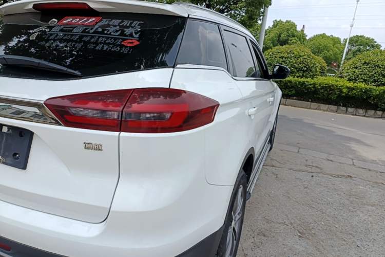Used Geely Auto Emgrand X7 Sport 2018 1.8TD Automatic Two-Wheel Drive Smart Connect 4G Internet Edition Right Rear Taillight