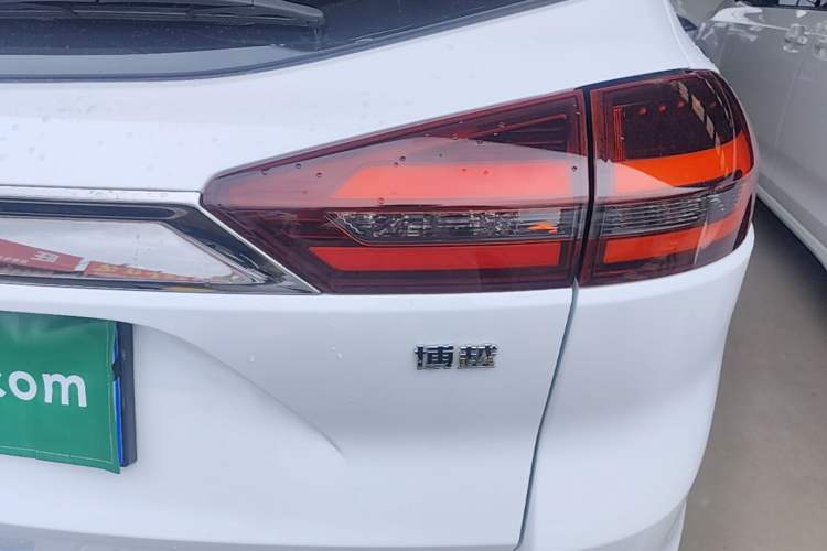 Used Geely Auto Emgrand X7 Sport 2018 1.8TD Automatic Two-Wheel Drive Zhiya Model Right Rear Taillight
