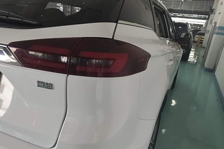 Used Geely Auto Emgrand X7 Sport 2018 1.8TD Automatic Two-Wheel Drive Smart Connect 4G Internet Edition Right Rear Taillight