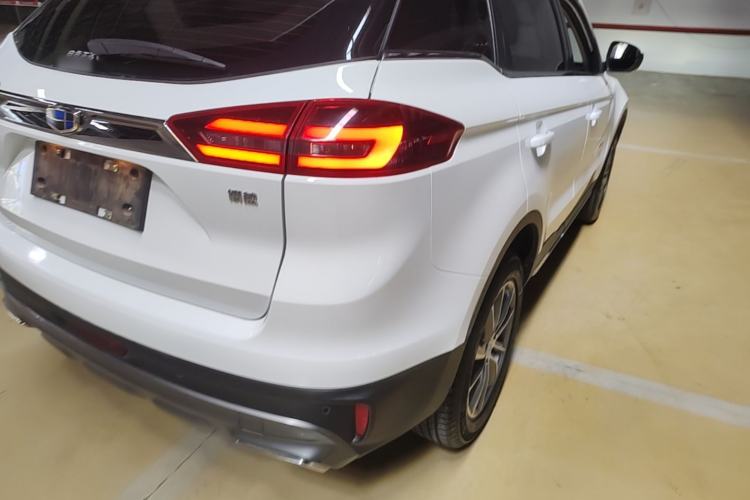 Used Geely Auto Emgrand X7 Sport 2018 1.8TD Automatic Two-Wheel Drive Smart Connect 4G Internet Edition Right Rear Taillight