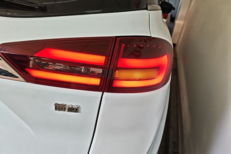 Used Geely Auto Emgrand X7 Sport 2018 1.8TD Automatic Two-Wheel Drive Zhiya Model Right Rear Taillight