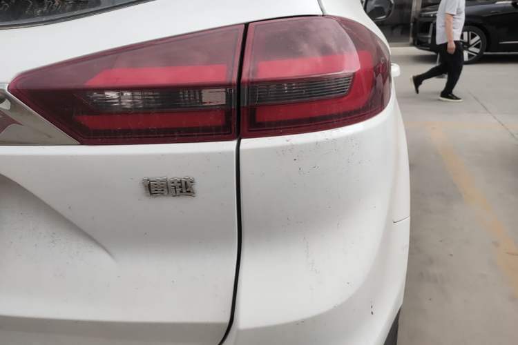 Used Geely Auto Emgrand X7 Sport 2018 1.8TD Automatic Two-Wheel Drive Smart Connect 4G Internet Edition Right Rear Taillight
