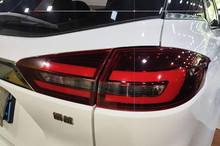 Used Geely Auto Emgrand X7 Sport 2018 1.8TD Automatic Two-Wheel Drive Zhiya Model Right Rear Taillight