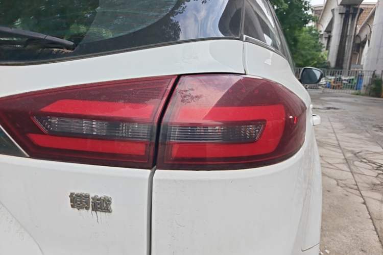Used Geely Auto Emgrand X7 Sport 2018 1.8TD Automatic Two-Wheel Drive Smart Connect 4G Internet Edition Right Rear Taillight