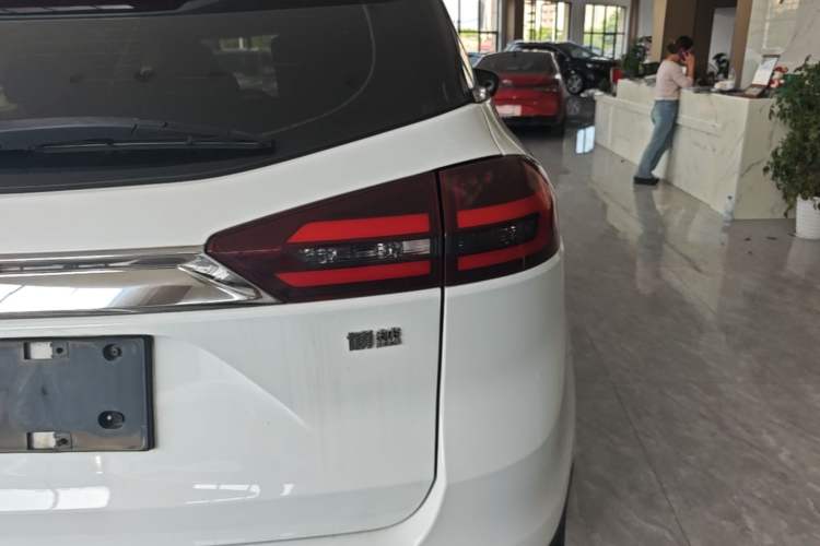 Used Geely Auto Emgrand X7 Sport 2018 2.0L Manual Two-Wheel Drive Zhiya Version Right Rear Taillight