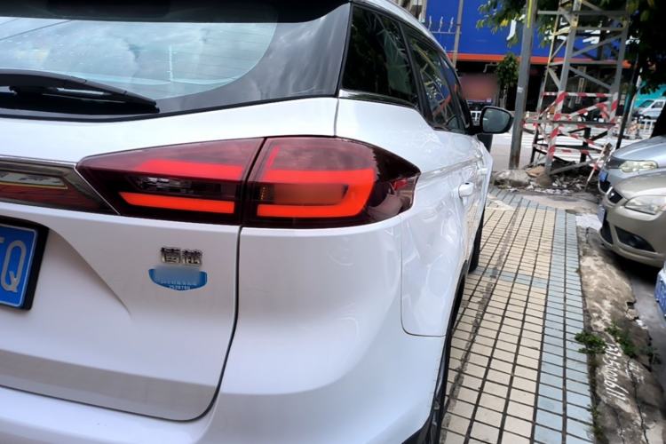Used Geely Auto Emgrand X7 Sport 2018 1.8TD Automatic Two-Wheel Drive Smart Connect 4G Internet Edition Right Rear Taillight
