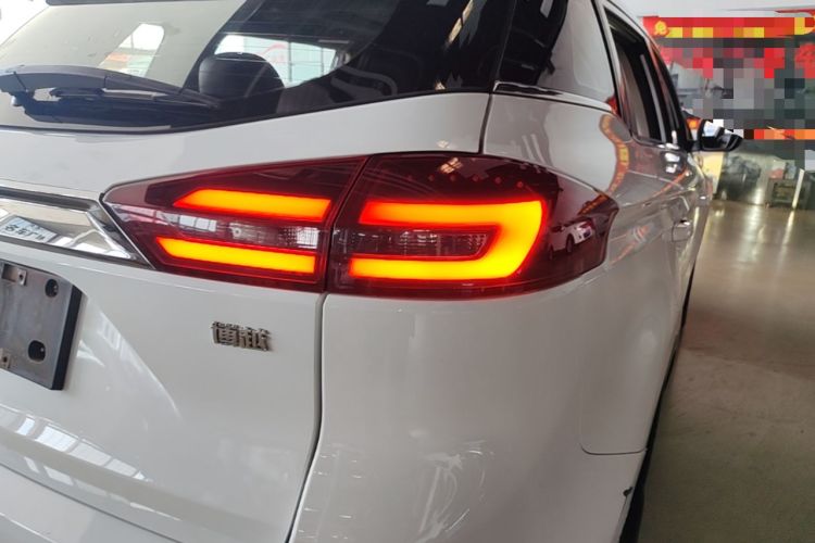 Used Geely Auto Emgrand X7 Sport 2018 1.8TD Automatic Two-Wheel Drive Smart Connect 4G Internet Edition Right Rear Taillight