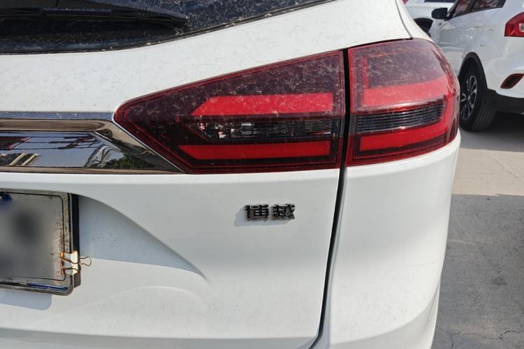 Used Geely Auto Emgrand X7 Sport 2018 1.8TD Automatic Two-Wheel Drive Smart Connect 4G Internet Edition Right Rear Taillight