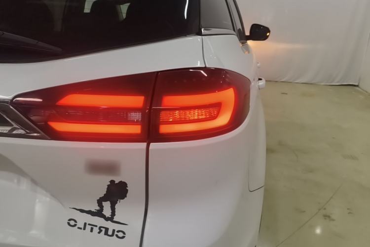 Used Geely Auto Emgrand X7 Sport 2018 1.8TD Automatic Two-Wheel Drive Zhiya Model Right Rear Taillight