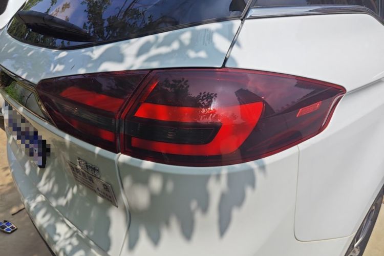Used Geely Auto Emgrand X7 Sport 2018 2.0L Manual Two-Wheel Drive Zhiya Version Right Rear Taillight