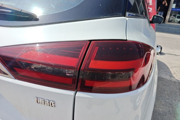 Used Geely Auto Emgrand X7 Sport 2018 1.8TD Automatic Two-Wheel Drive Smart Connect 4G Internet Edition Right Rear Taillight