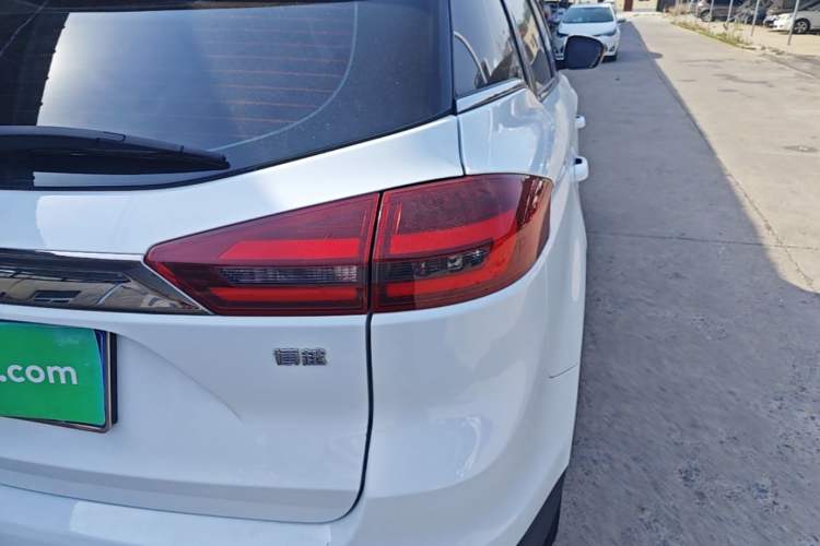 Used Geely Auto Emgrand X7 Sport 2018 1.8TD Automatic Two-Wheel Drive Smart Connect 4G Internet Edition Right Rear Taillight