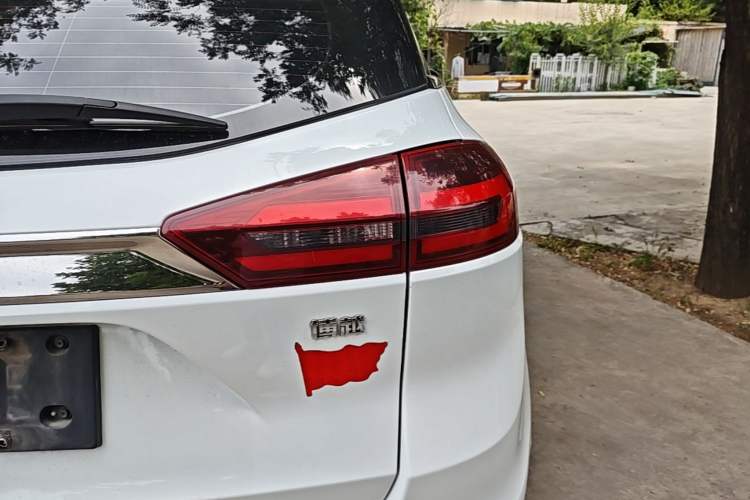 Used Geely Auto Emgrand X7 Sport 2018 1.8TD Manual Two-Wheel Drive Zhiya Model Right Rear Taillight
