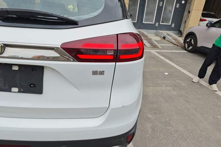 Used Geely Auto Emgrand X7 Sport 2018 1.8TD Automatic Two-Wheel Drive Smart 4G Connected Version Right Rear Taillight