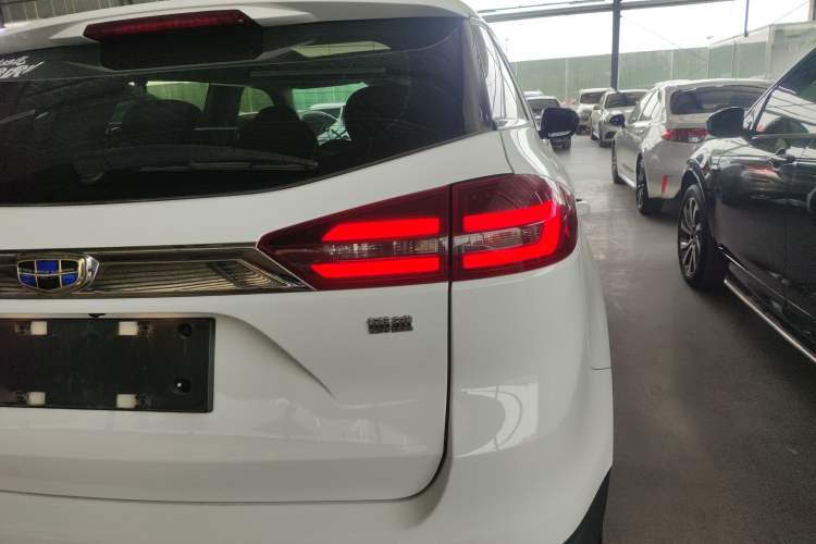 Used Geely Auto Emgrand X7 Sport 2018 1.8TD Automatic Two-Wheel Drive Smart Connect 4G Internet Edition Right Rear Taillight