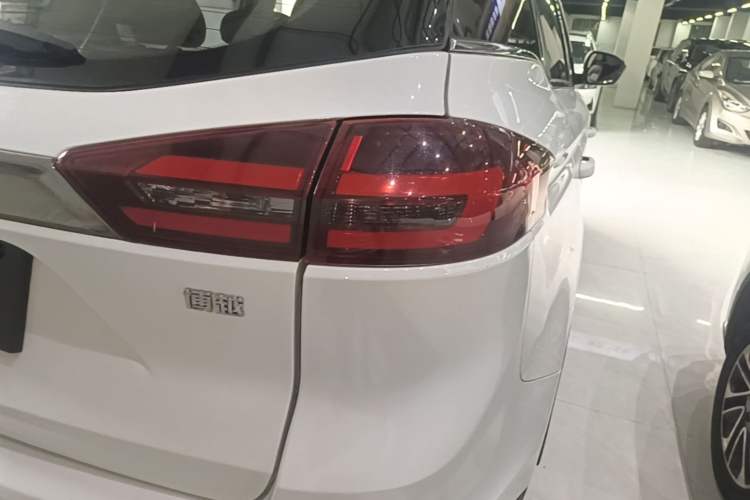 Used Geely Auto Emgrand X7 Sport 2018 1.8TD Automatic Two-Wheel Drive Zhiya Model Right Rear Taillight