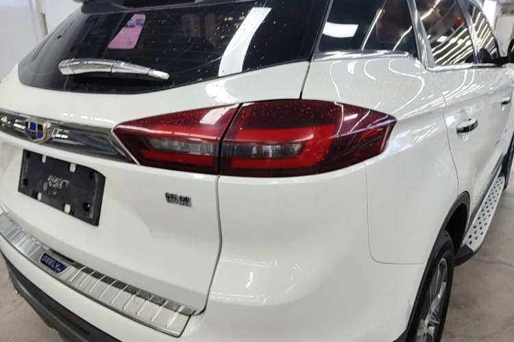 Used Geely Auto Emgrand X7 Sport 2018 1.8TD Automatic Two-Wheel Drive Smart Connect 4G Internet Edition Right Rear Taillight