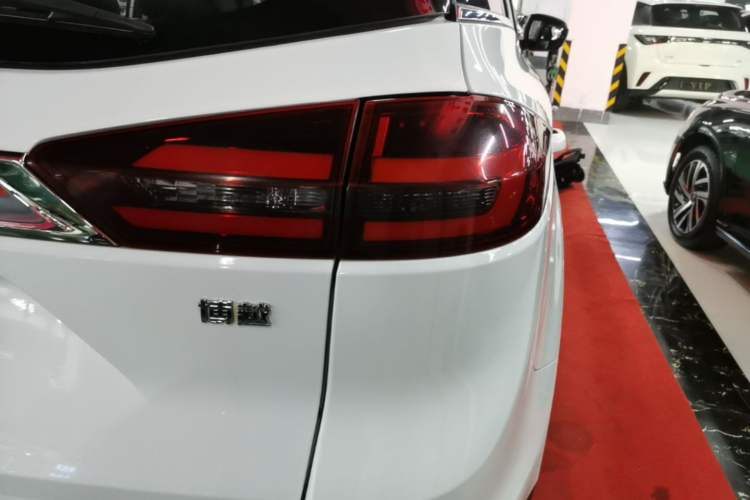 Used Geely Auto Emgrand X7 Sport 2018 1.8TD Automatic Two-Wheel Drive Smart Connect 4G Internet Edition Right Rear Taillight