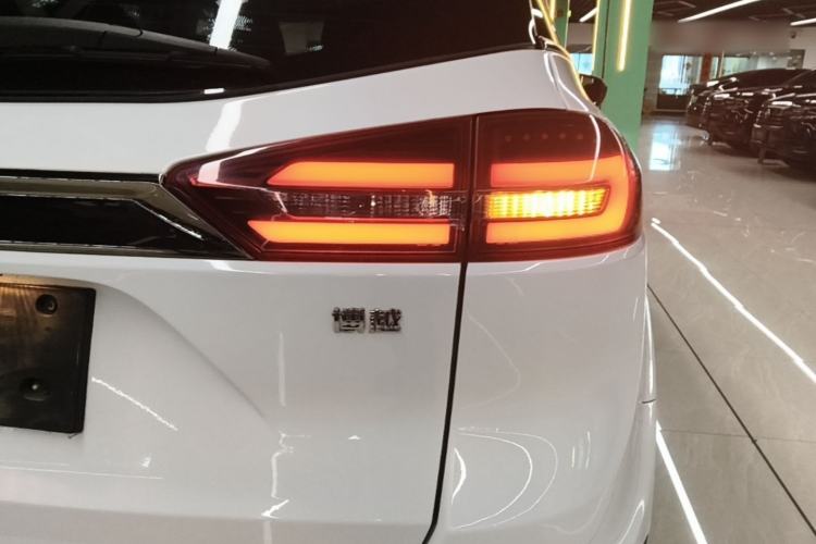Used Geely Auto Emgrand X7 Sport 2018 1.8TD Automatic Two-Wheel Drive Smart Connect 4G Internet Edition Right Rear Taillight