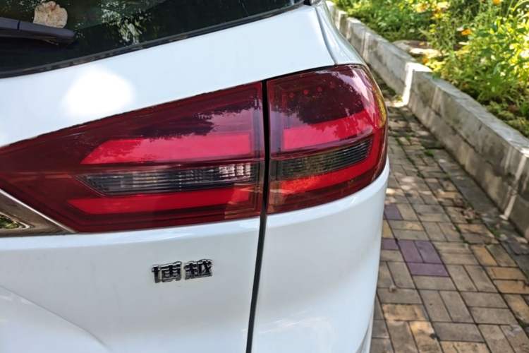 Used Geely Auto Emgrand X7 Sport 2018 1.8TD Automatic Two-Wheel Drive ZhiZun Model with 4G Connectivity Right Rear Taillight