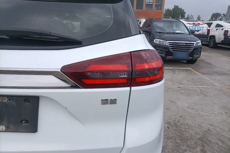 Used Geely Auto Emgrand X7 Sport 2018 1.8TD Automatic Two-Wheel Drive Smart Connect 4G Internet Edition Right Rear Taillight
