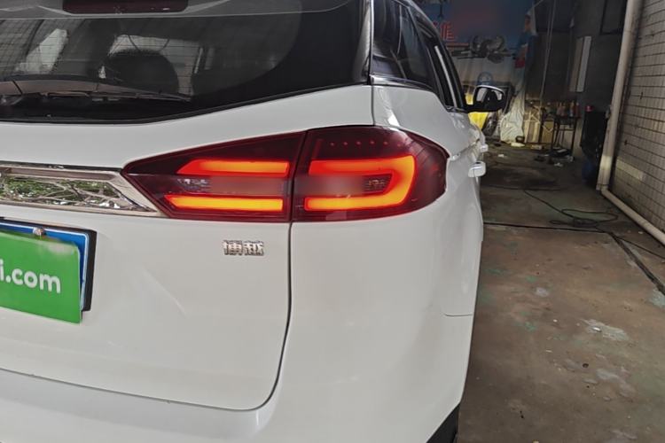 Used Geely Auto Emgrand X7 Sport 2018 1.8TD Automatic Two-Wheel Drive Smart Connect 4G Internet Edition Right Rear Taillight