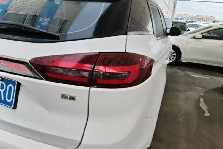 Used Geely Auto Emgrand X7 Sport 2018 1.8TD Automatic Two-Wheel Drive Smart Connect 4G Internet Edition Right Rear Taillight