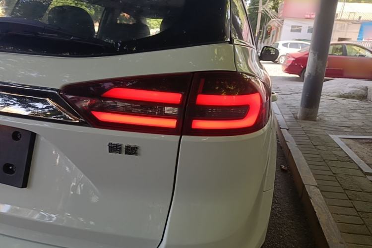 Used Geely Auto Emgrand X7 Sport 2018 1.8TD Automatic Two-Wheel Drive Smart 4G Connected Version Right Rear Taillight