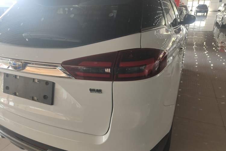 Used Geely Auto Emgrand X7 Sport 2018 1.8TD Automatic Two-Wheel Drive Smart Connect 4G Internet Edition Right Rear Taillight