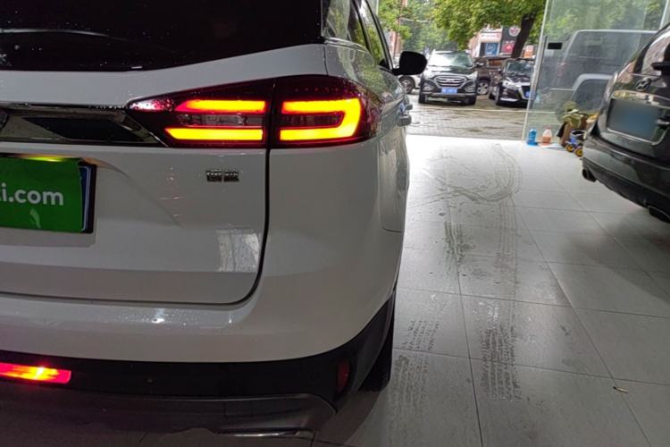 Used Geely Auto Emgrand X7 Sport 2018 1.8TD Automatic Two-Wheel Drive Smart Connect 4G Internet Edition Right Rear Taillight