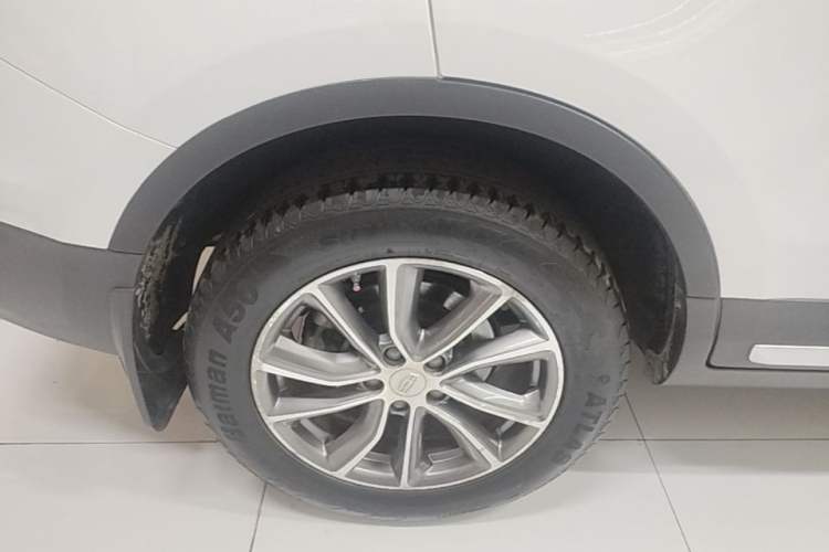 Used Geely Auto Emgrand X7 Sport 2018 1.8TD Automatic Two-Wheel Drive Smart Connect 4G Internet Edition Right Rear Wheel Hub