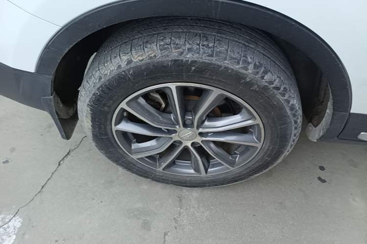 Used Geely Auto Emgrand X7 Sport 2018 1.8TD Automatic Two-Wheel Drive Smart Connect 4G Internet Edition Right Rear Wheel Hub