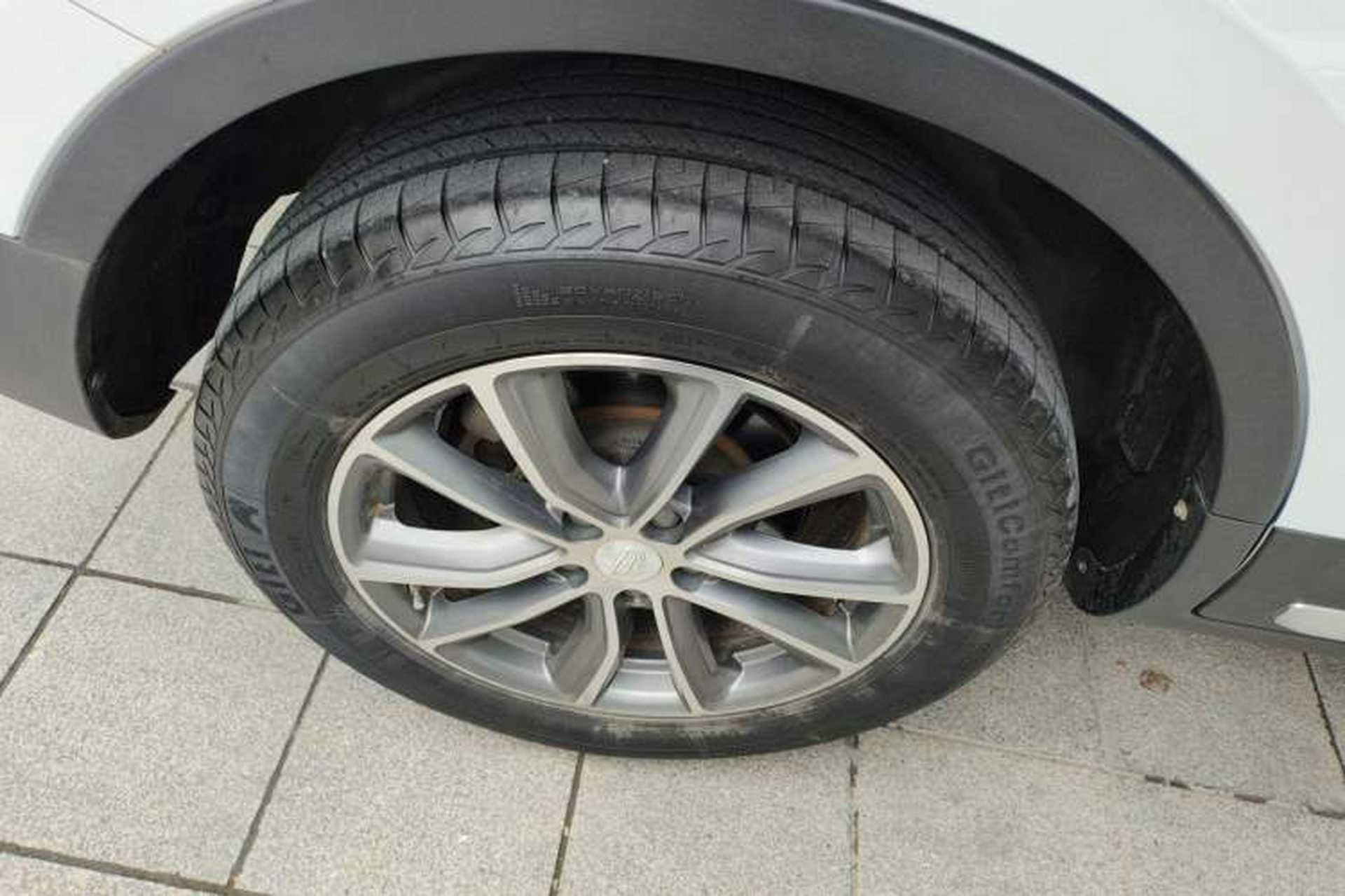 Used Geely Auto Emgrand X7 Sport 2018 1.8TD Automatic Two-Wheel Drive Smart Connect 4G Internet Edition Right Rear Wheel Hub