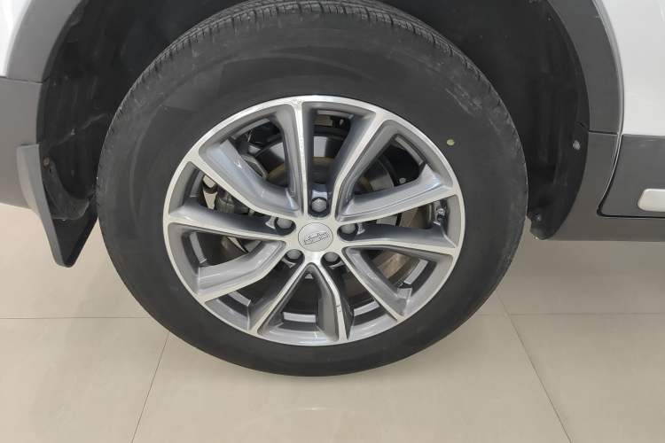 Used Geely Auto Emgrand X7 Sport 2018 1.8TD Automatic Two-Wheel Drive Smart Connect 4G Internet Edition Right Rear Wheel Hub