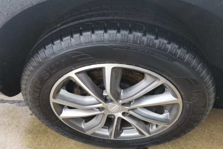 Used Geely Auto Emgrand X7 Sport 2018 1.8TD Automatic Two-Wheel Drive Smart Connect 4G Internet Edition Right Rear Wheel Hub