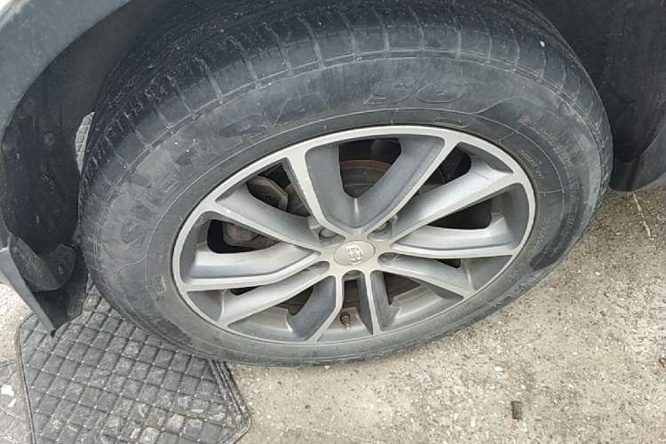 Used Geely Auto Emgrand X7 Sport 2018 1.8TD Automatic Two-Wheel Drive Smart Connect 4G Internet Edition Right Rear Wheel Hub