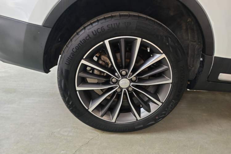 Used Geely Auto Emgrand X7 Sport 2018 1.8TD Automatic All-Wheel-Drive ZhiZun Model with 4G Connectivity Right Rear Wheel Hub