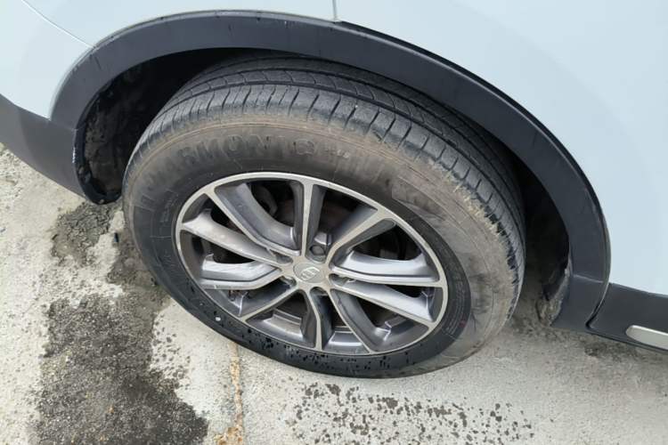 Used Geely Auto Emgrand X7 Sport 2018 1.8TD Automatic Two-Wheel Drive Smart Connect 4G Internet Edition Right Rear Wheel Hub