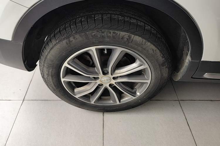 Used Geely Auto Emgrand X7 Sport 2018 1.8TD Automatic Two-Wheel Drive Smart Connect 4G Internet Edition Right Rear Wheel Hub