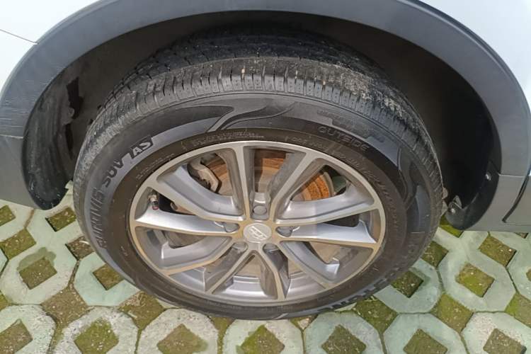 Used Geely Auto Emgrand X7 Sport 2018 1.8TD Automatic Two-Wheel Drive Smart Connect 4G Internet Edition Right Rear Wheel Hub