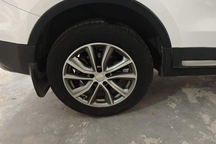 Used Geely Auto Emgrand X7 Sport 2018 1.8TD Automatic Two-Wheel Drive Smart Connect 4G Internet Edition Right Rear Wheel Hub